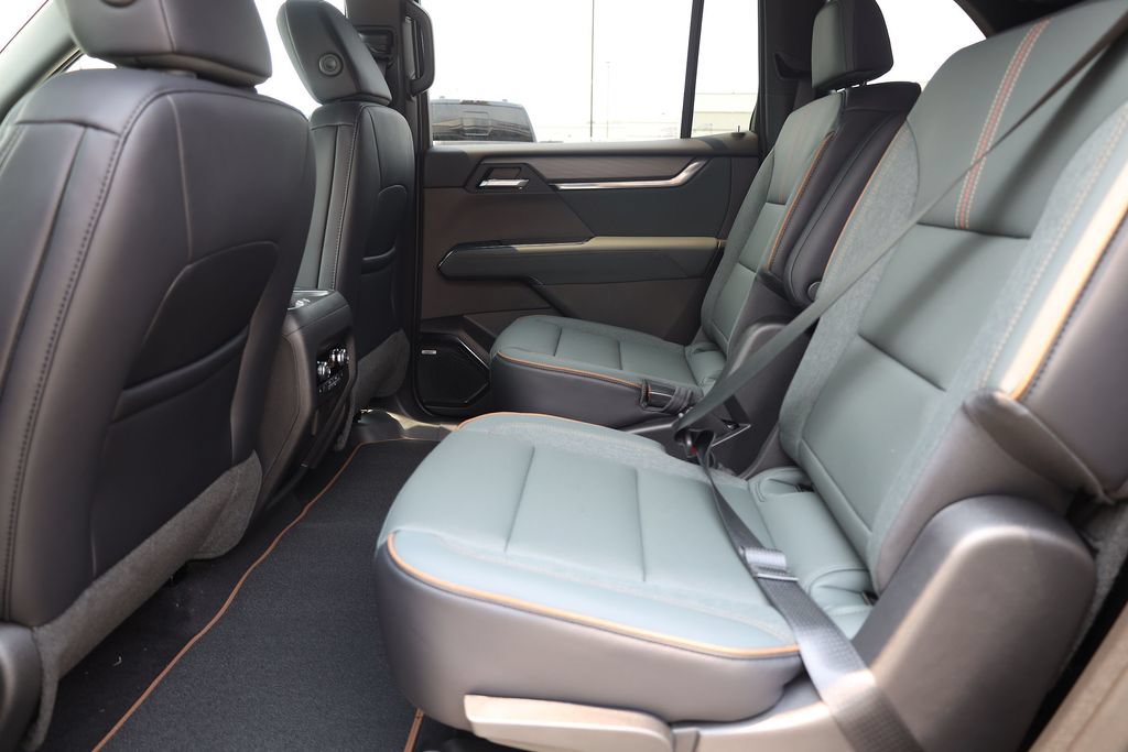 New 2026 GMC Acadia AT4 w/ Luxury Package AWD/4WD image 18