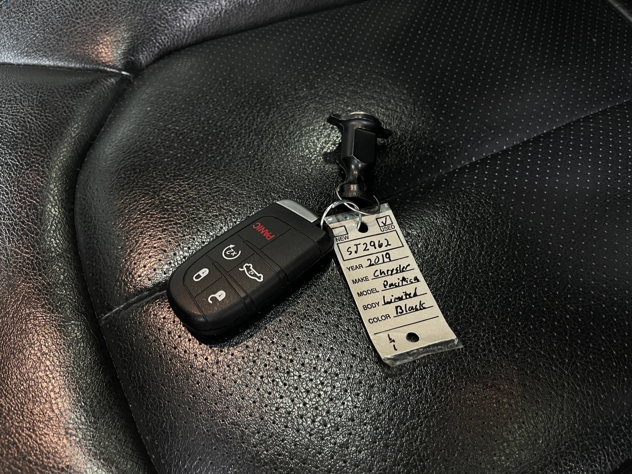 Used 2019 Chrysler Pacifica Limited FWD image 36
