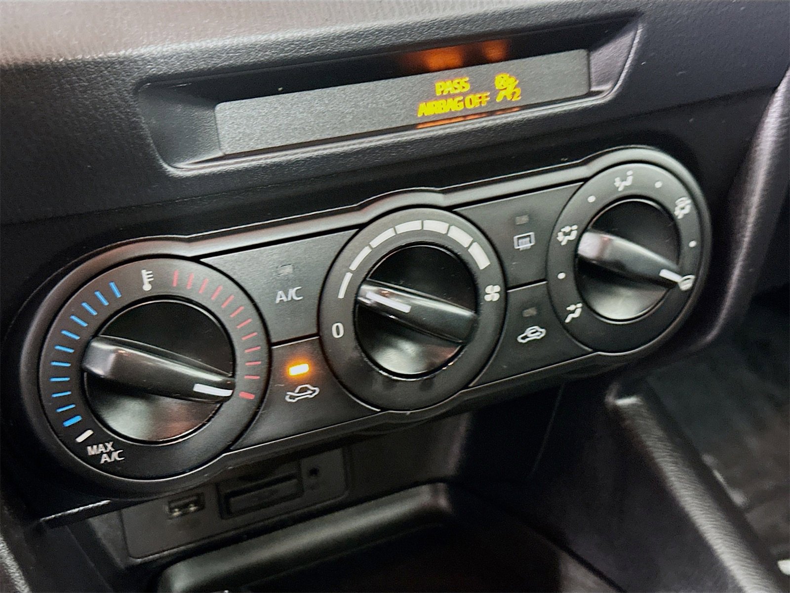 Used 2016 MAZDA MAZDA3 i Sport image 16