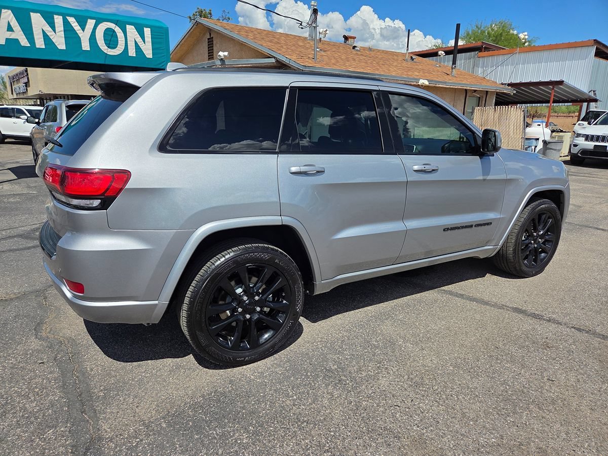 Used 2018 Jeep Grand Cherokee Altitude RWD image 5