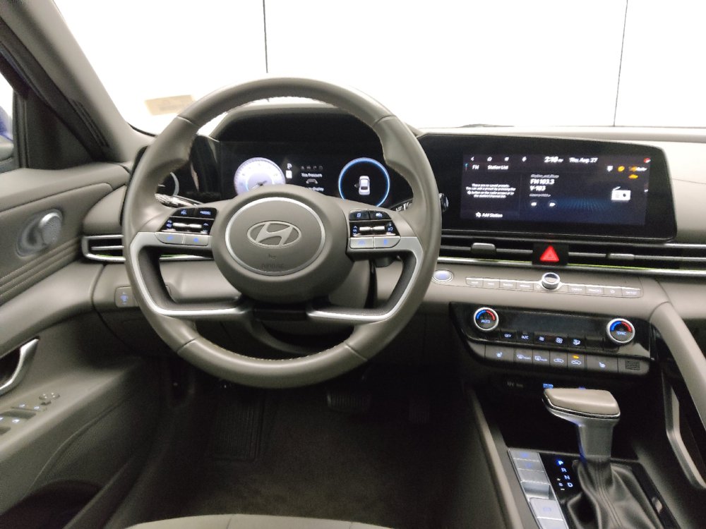 Used 2025 Hyundai Elantra SEL FWD image 22