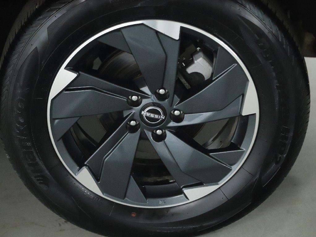 Used 2025 Nissan Rogue SV AWD/4WD image 40