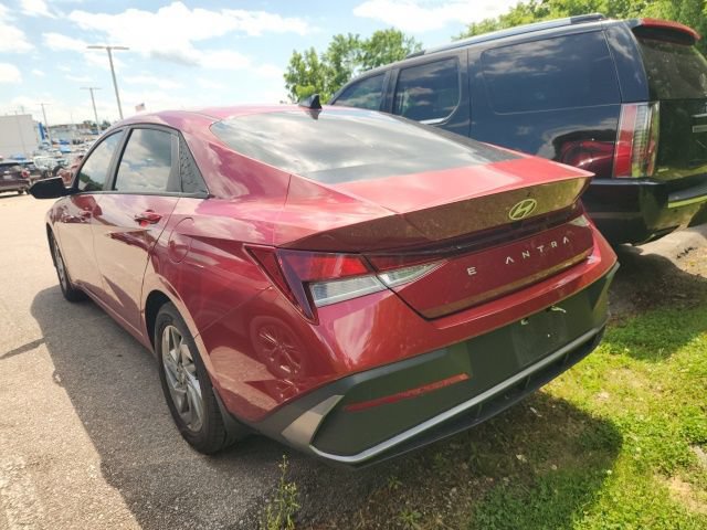 Used 2024 Hyundai Elantra SEL FWD image 8