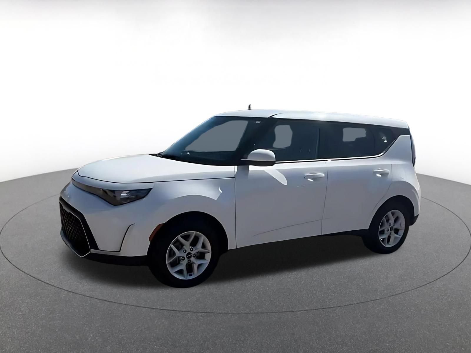 Used 2025 Kia Soul LX w/ LX Technology Package FWD image 6