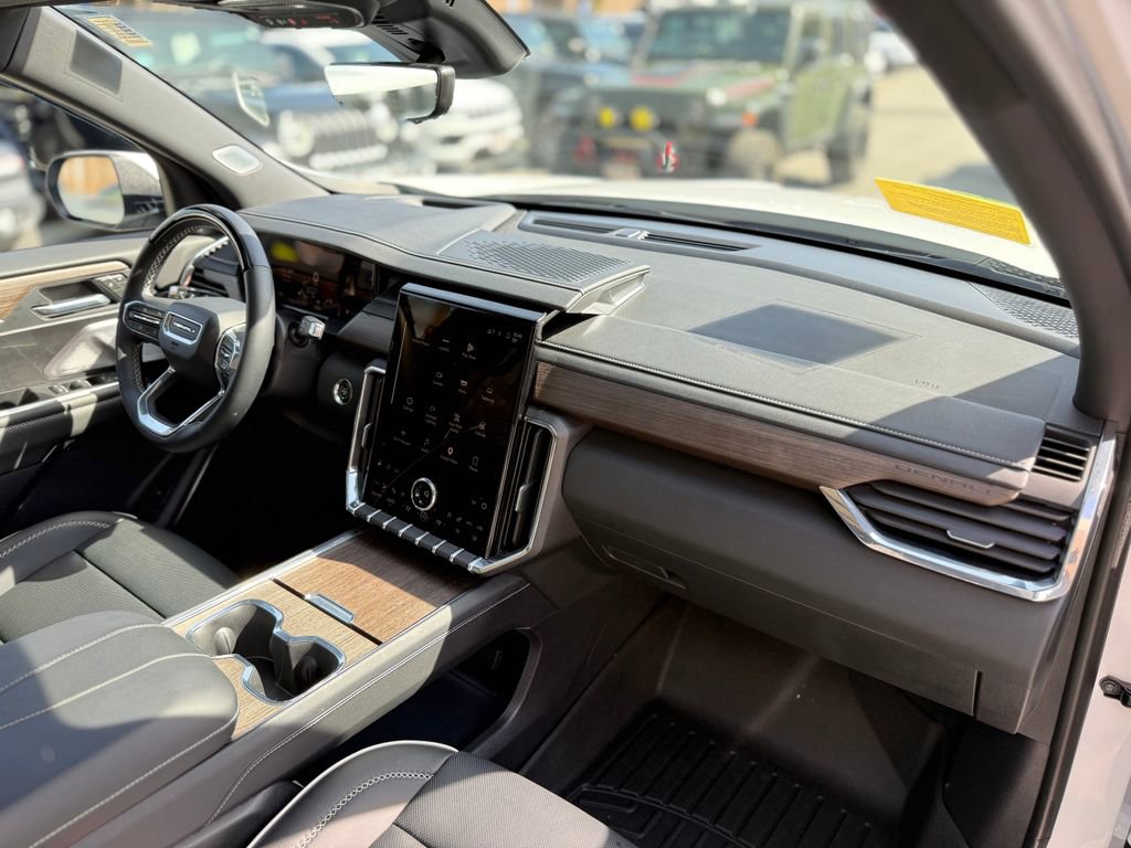 Used 2025 GMC Acadia Denali w/ Super Cruise Package image 11