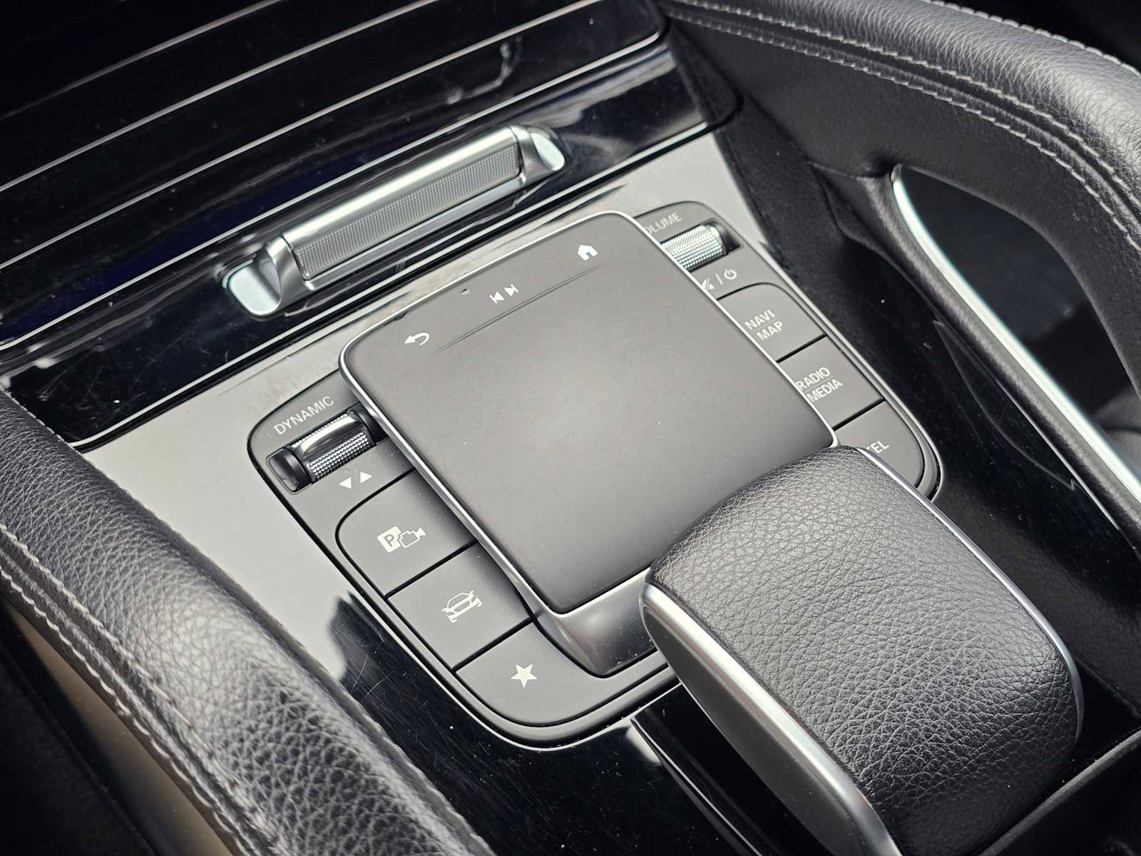 Used 2024 Mercedes-Benz GLE 450e 4MATIC image 36