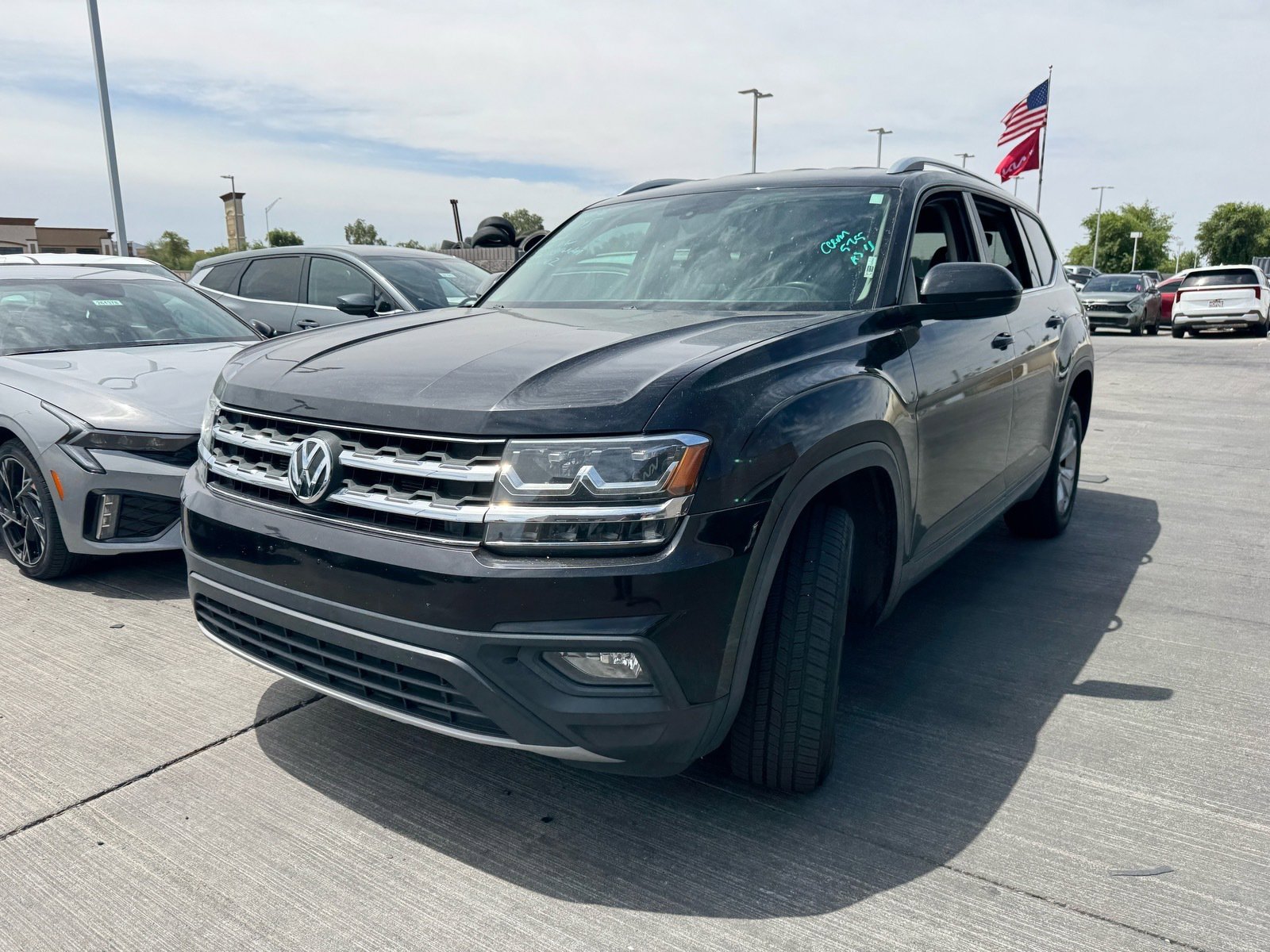 Used 2018 Volkswagen Atlas SE FWD image 2