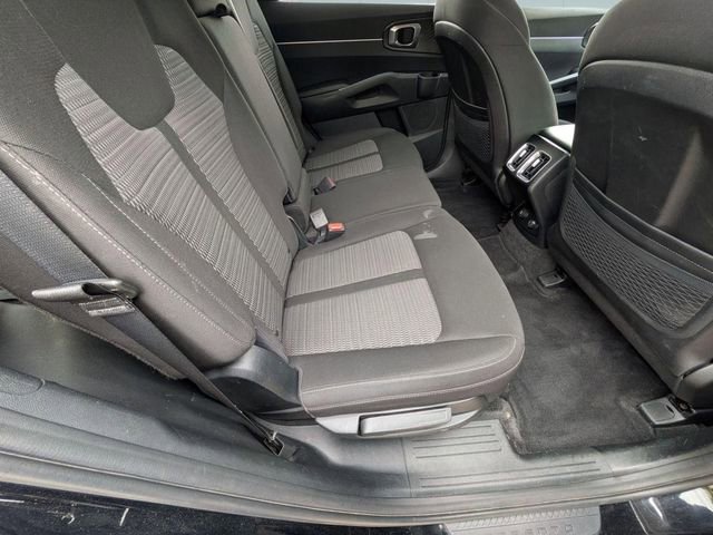 Used 2023 Kia Sorento LX FWD image 28