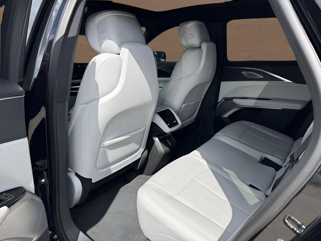Certified 2024 Cadillac Lyriq Luxury AWD/4WD image 18