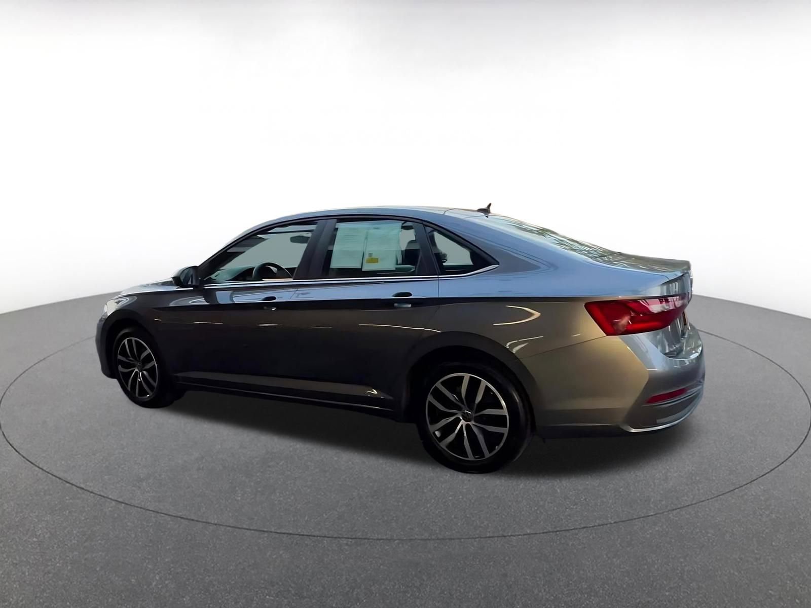 Used 2025 Volkswagen Jetta SE image 10