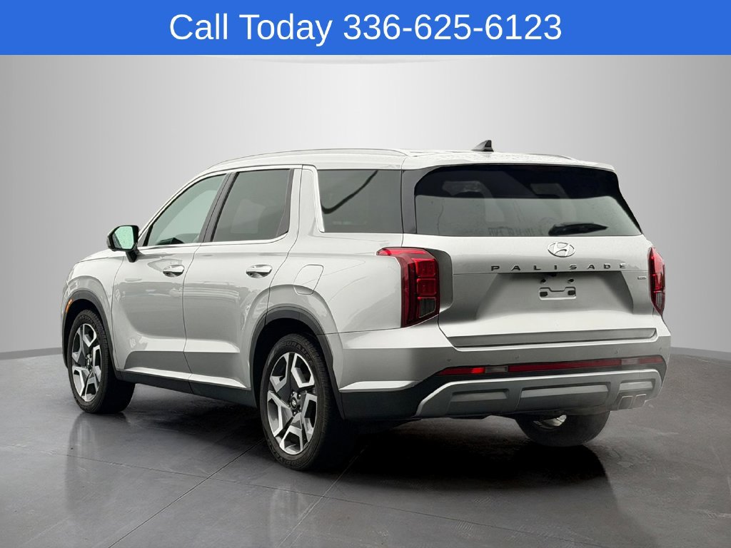 Used 2024 Hyundai Palisade SEL w/ Premium Package AWD/4WD image 3