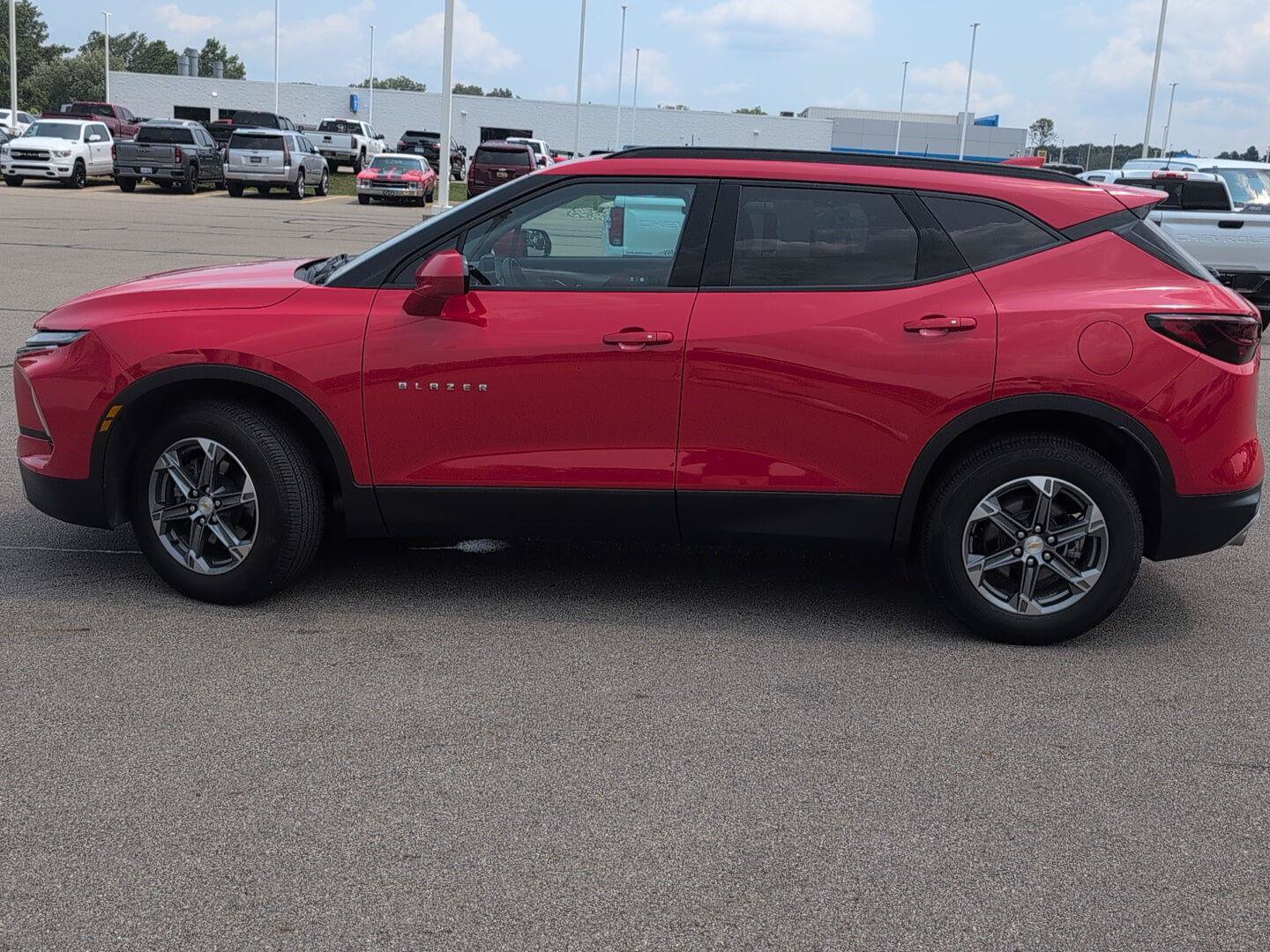 Used 2024 Chevrolet Blazer LT w/ Convenience Package FWD image 2