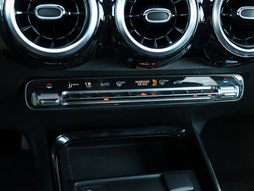 Used 2020 Mercedes-Benz GLB 250 4MATIC image 25