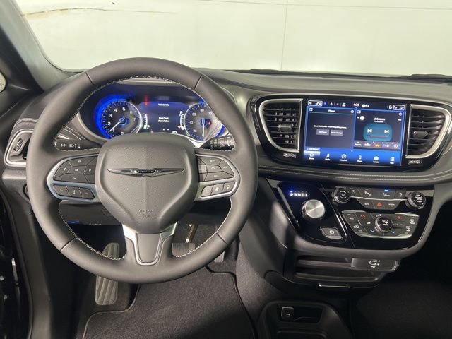 New 2026 Chrysler Pacifica Select FWD image 14