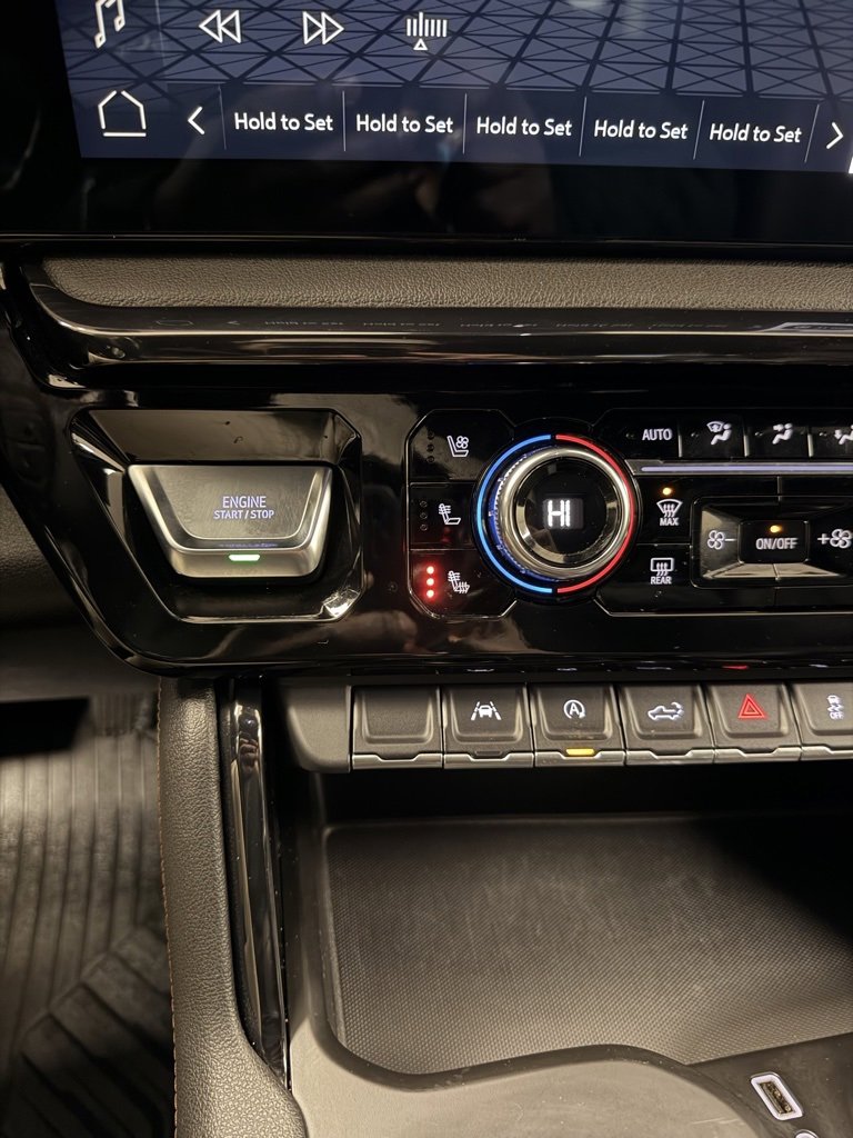 Certified 2022 GMC Sierra 1500 AT4 w/ AT4 Preferred Package image 3