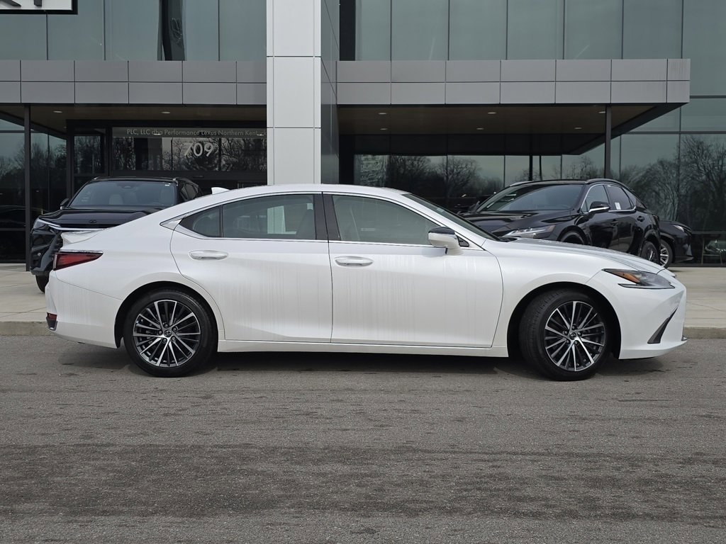 Certified 2024 Lexus ES 300h w/ Accessory Package (Z1) image 31