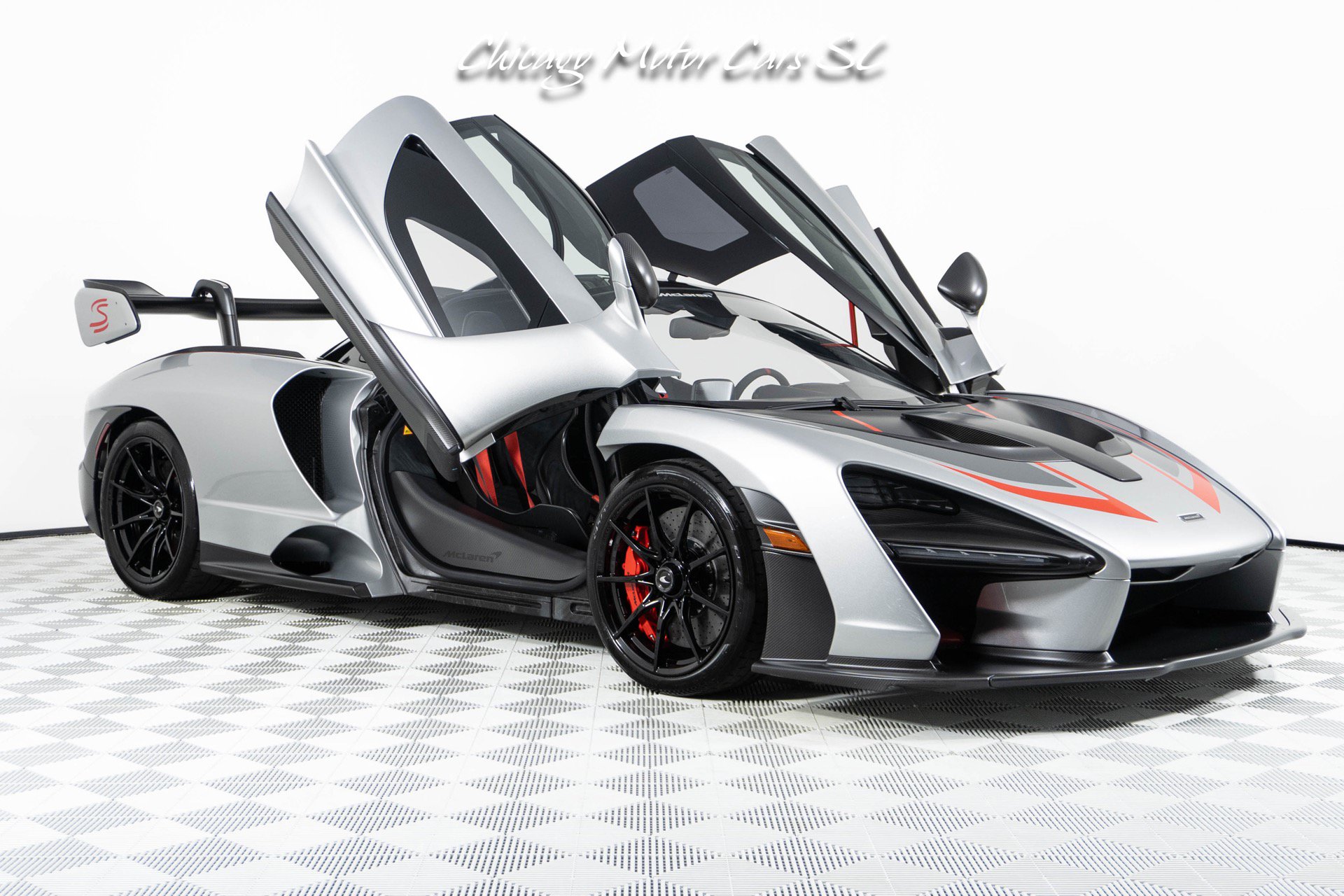 Used 2019 McLaren Senna RWD image 38