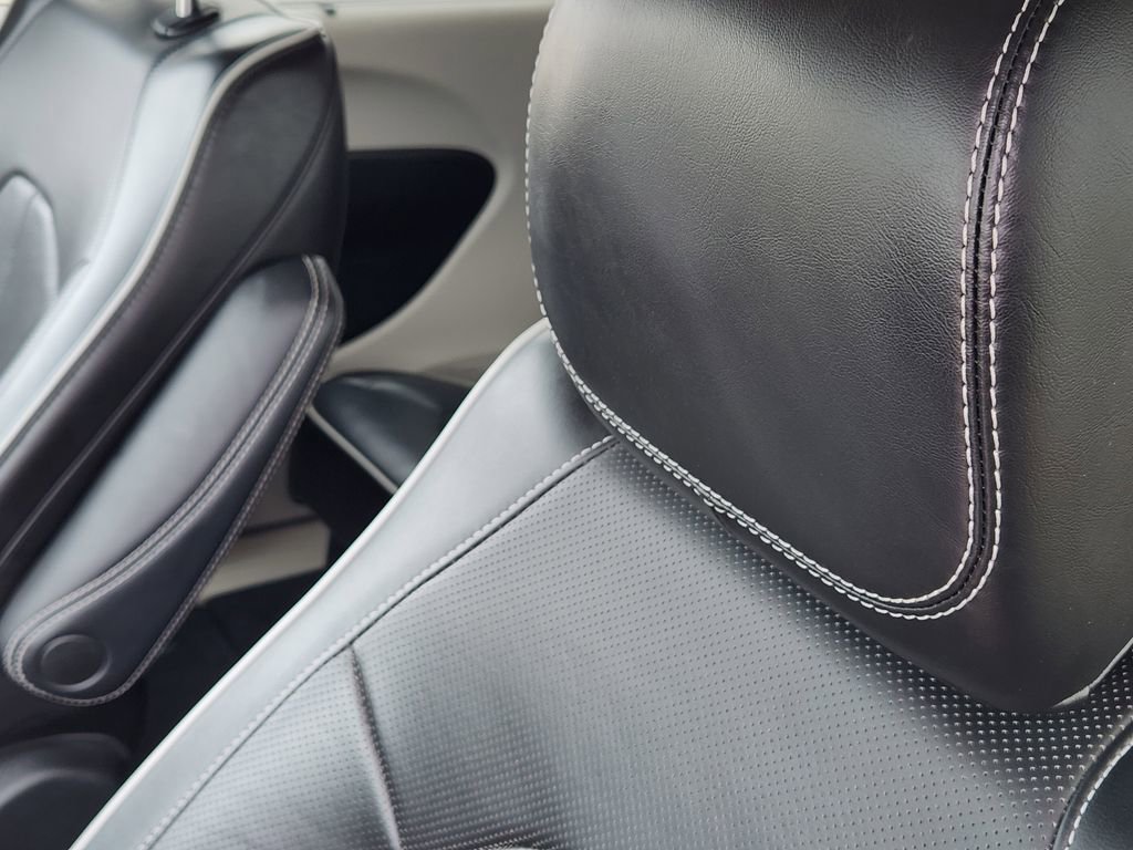 Used 2024 Chrysler Pacifica Limited image 20