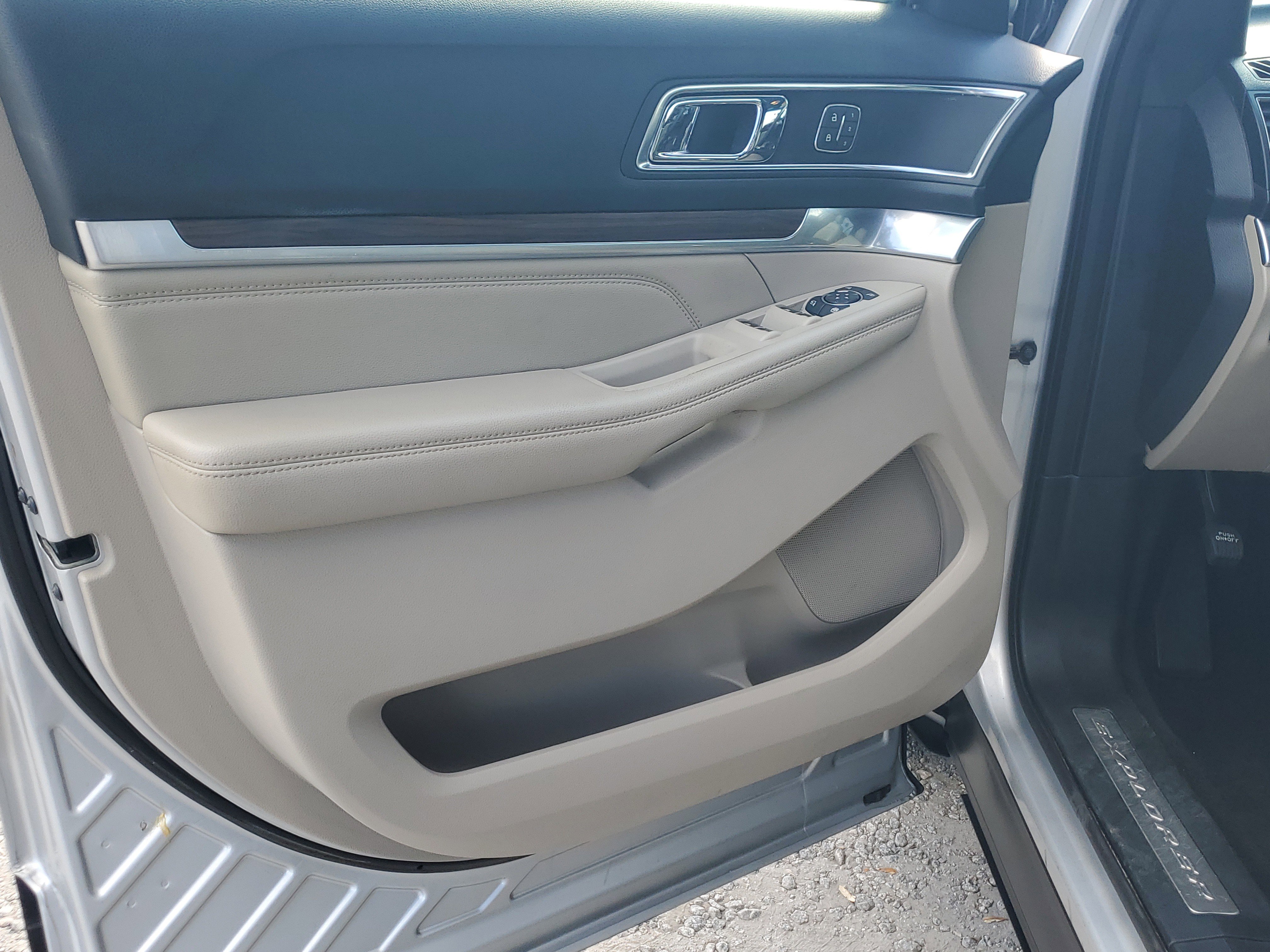 Used 2019 Ford Explorer Limited w/ Class III Trailer Tow Package image 20