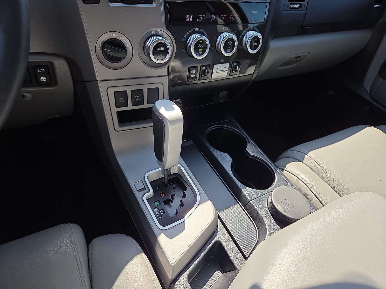 Used 2013 Toyota Sequoia Limited AWD/4WD image 25
