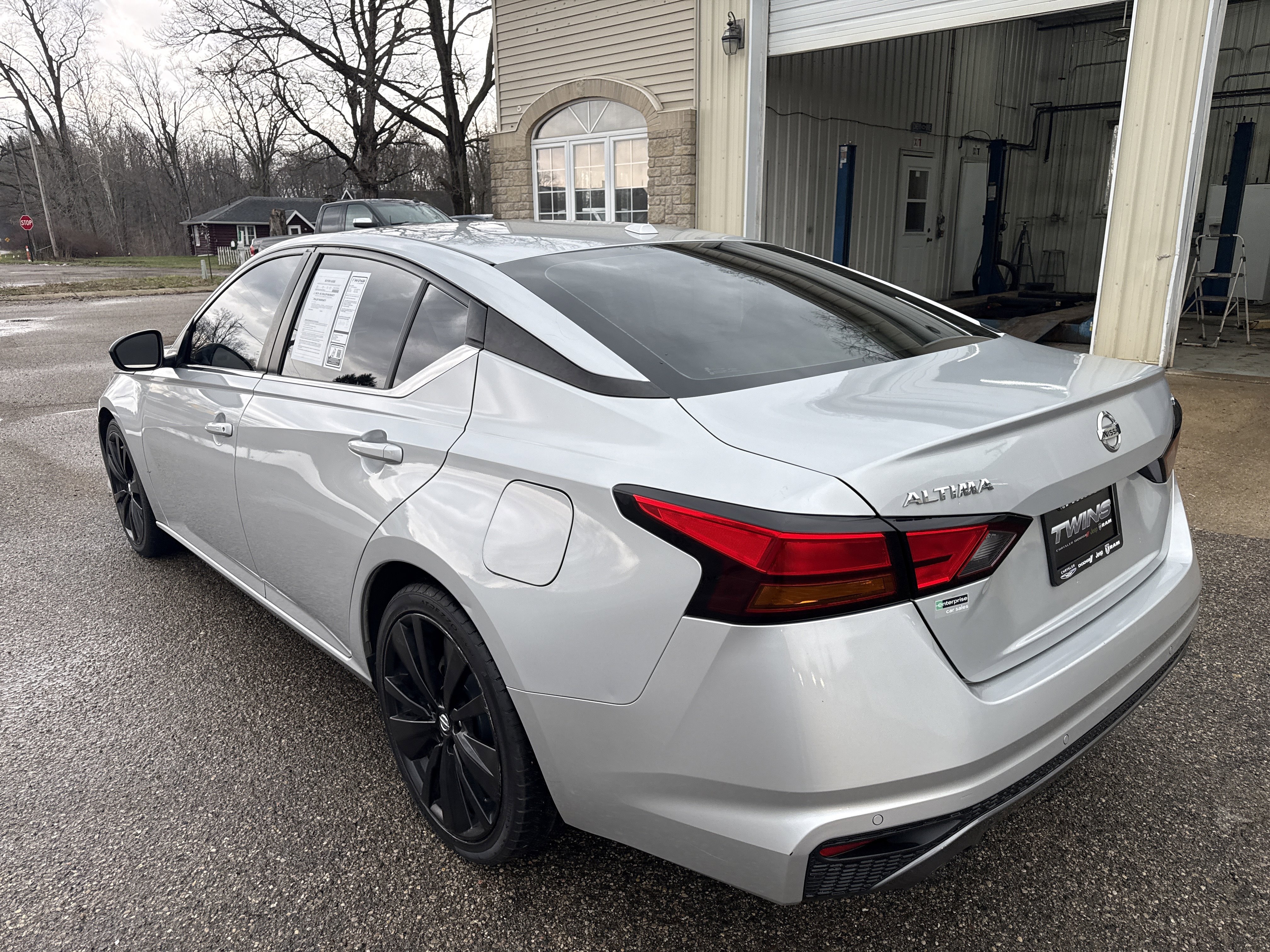 Used 2021 Nissan Altima 2.5 SR FWD image 5