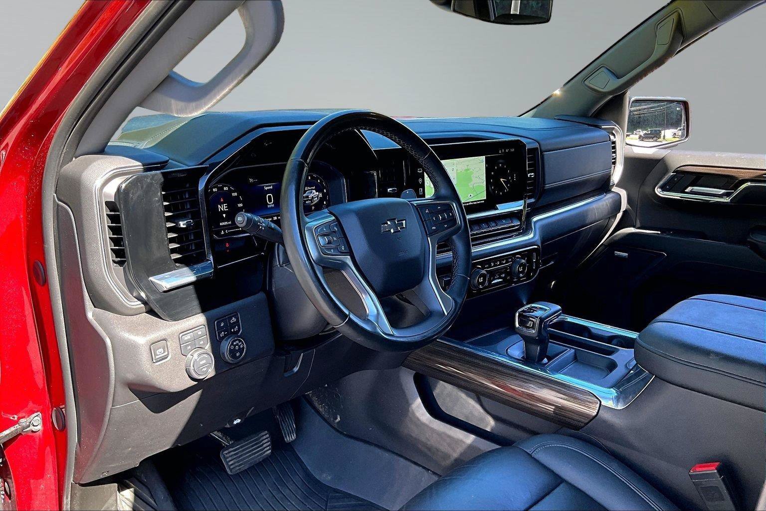 Used 2024 Chevrolet Silverado 1500 LT Trail Boss w/ Convenience Package II AWD/4WD image 14
