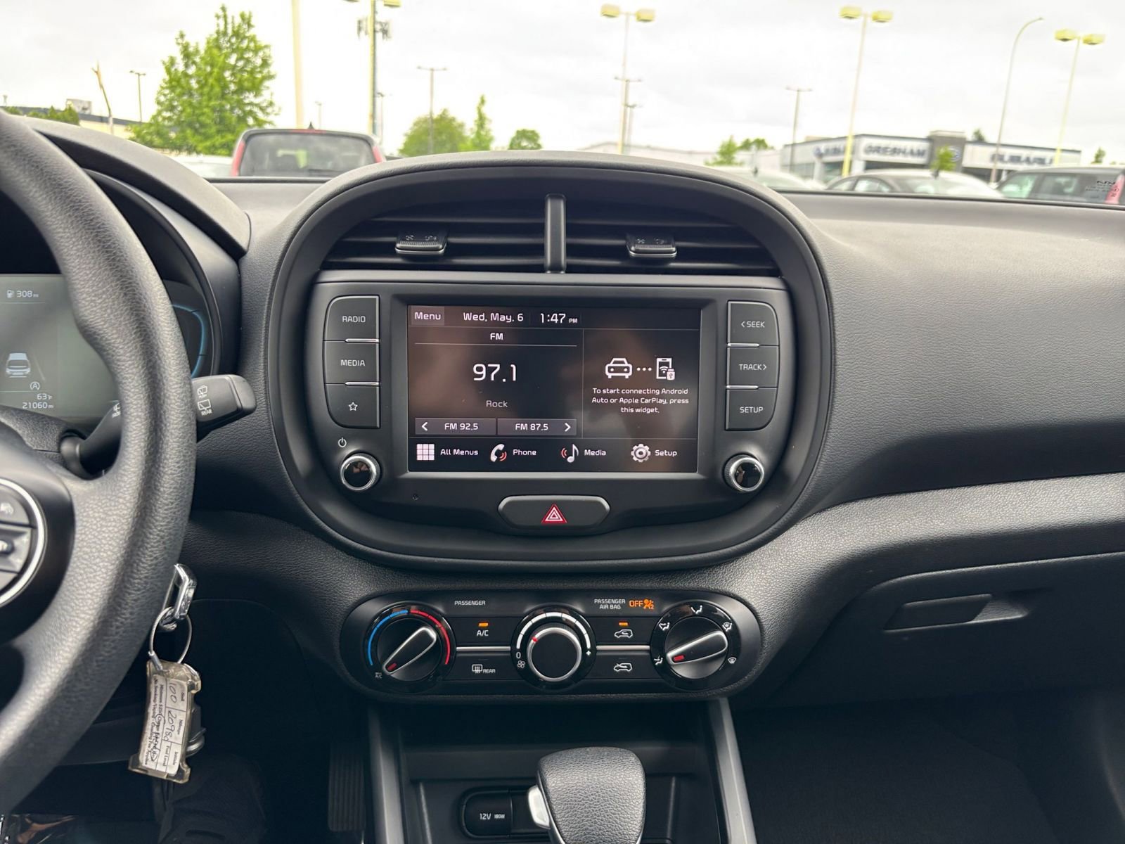 Used 2025 Kia Soul LX w/ LX Technology Package FWD image 17