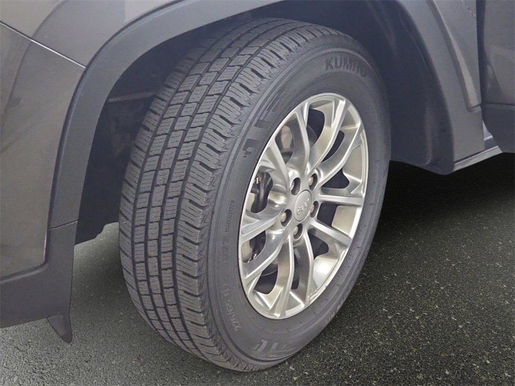 Used 2019 Jeep Cherokee Latitude Plus w/ Cold Weather Group image 34