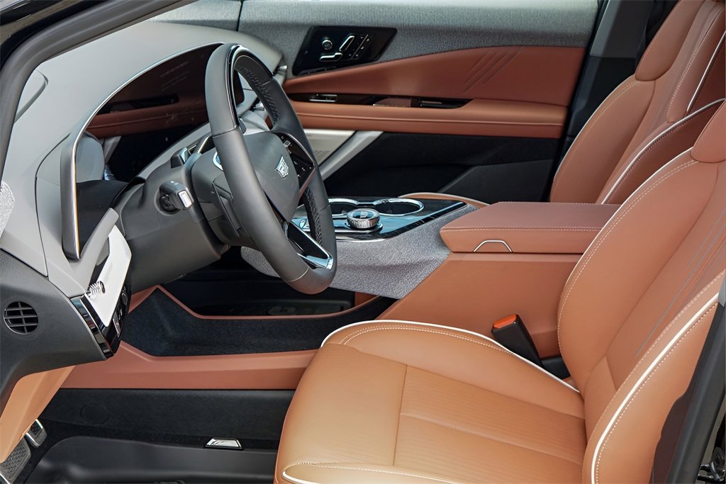 New 2026 Cadillac Optiq Luxury 2 image 7