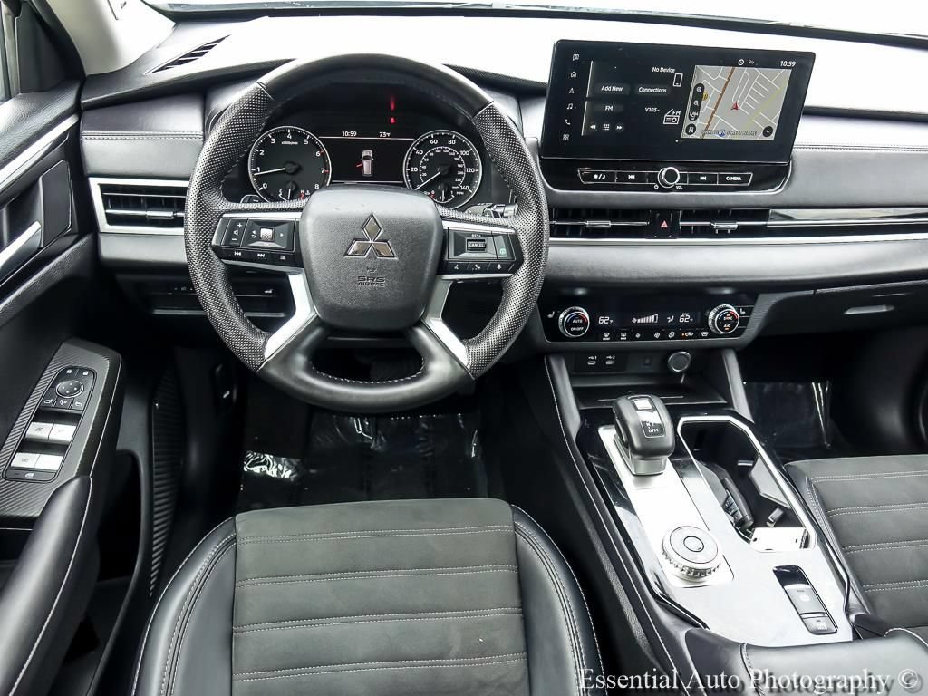 Used 2025 Mitsubishi Outlander SE AWD/4WD image 14