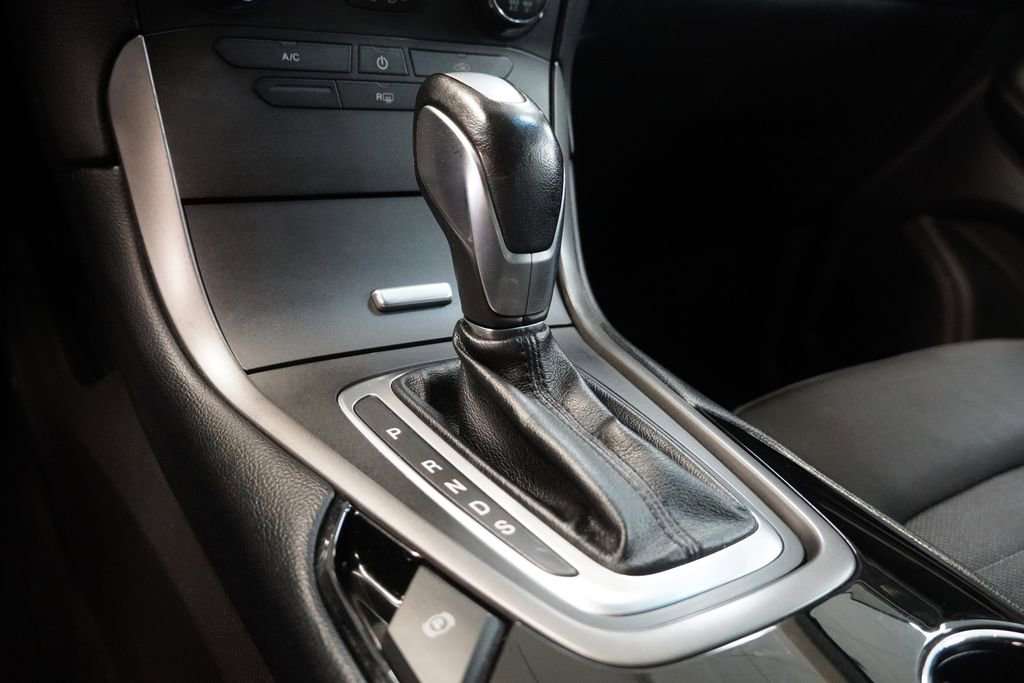 Used 2018 Ford Edge SE image 24