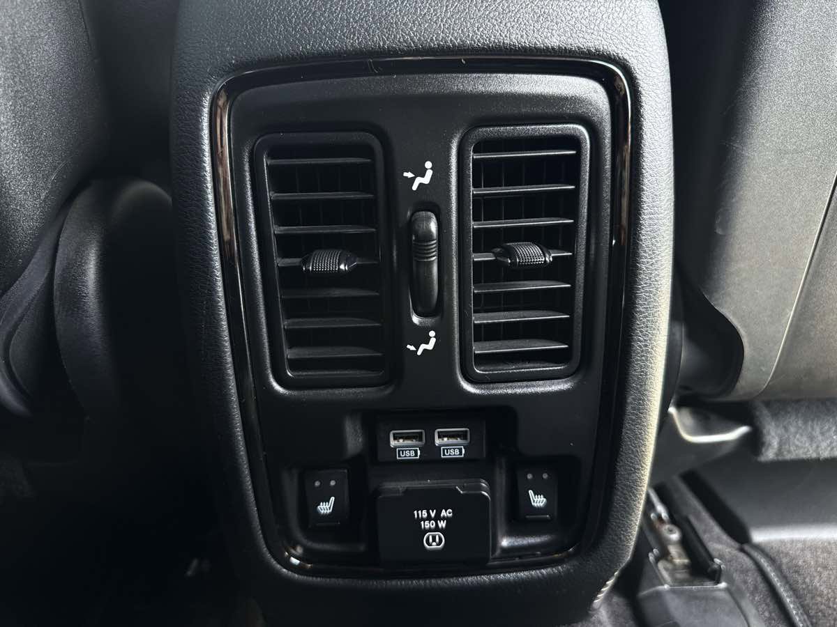 Used 2018 Dodge Durango SRT w/ Technology Group AWD/4WD image 25