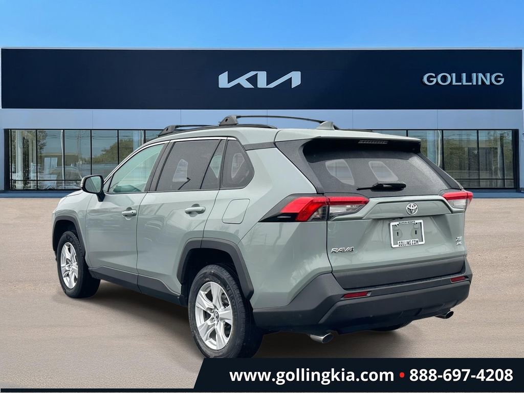 Used 2020 Toyota RAV4 XLE w/ Convenience Package AWD/4WD image 4