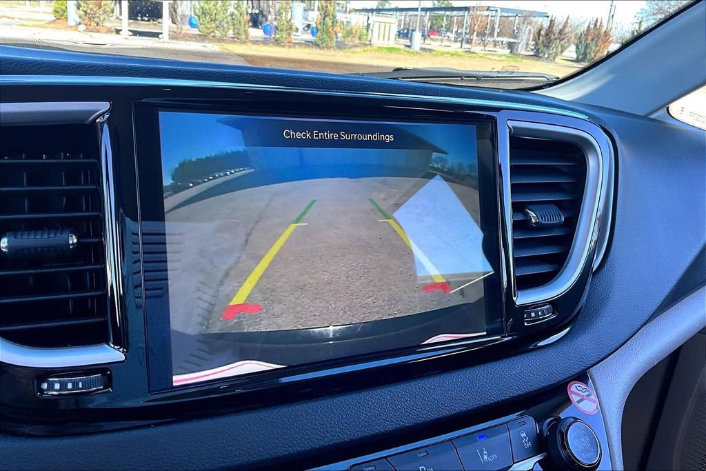 Used 2024 Chrysler Pacifica Touring-L image 14