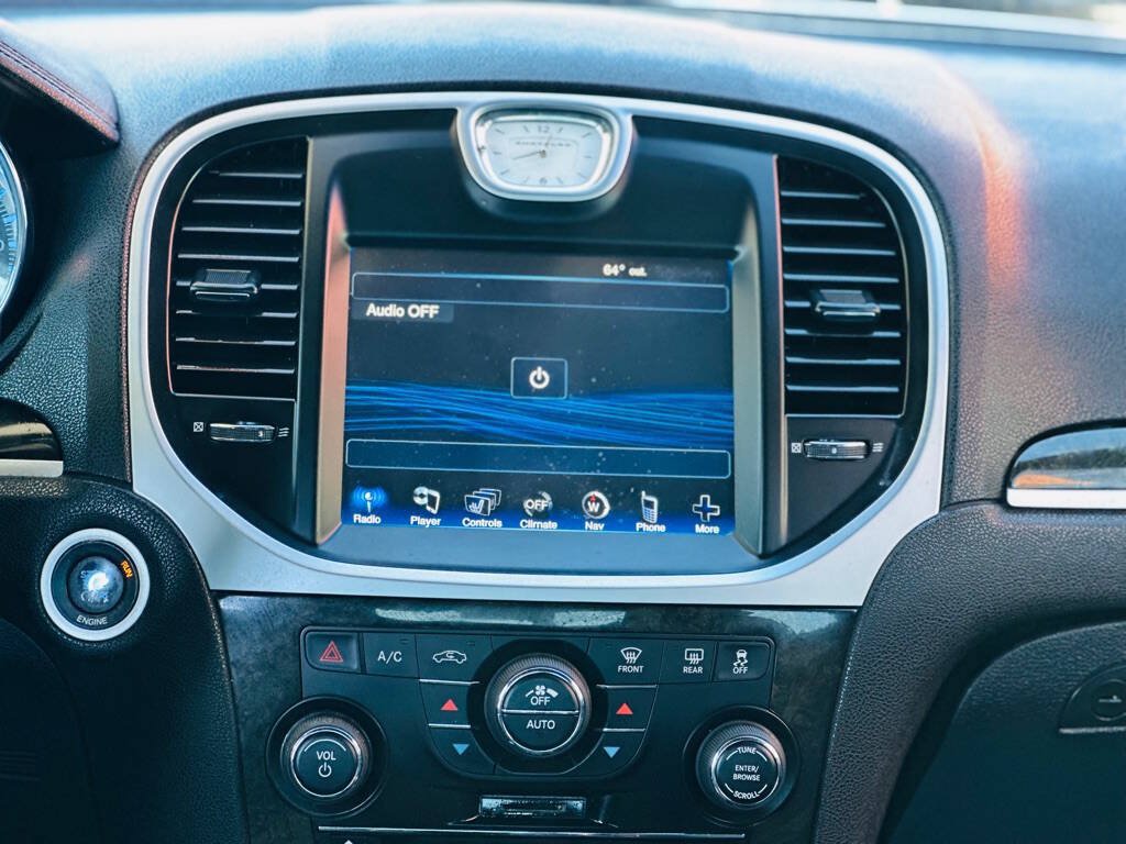 Used 2013 Chrysler 300 C RWD image 15