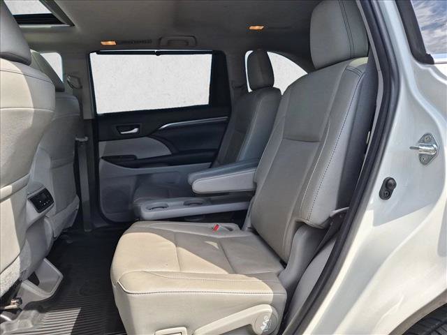 Used 2019 Toyota Highlander Limited AWD/4WD image 18