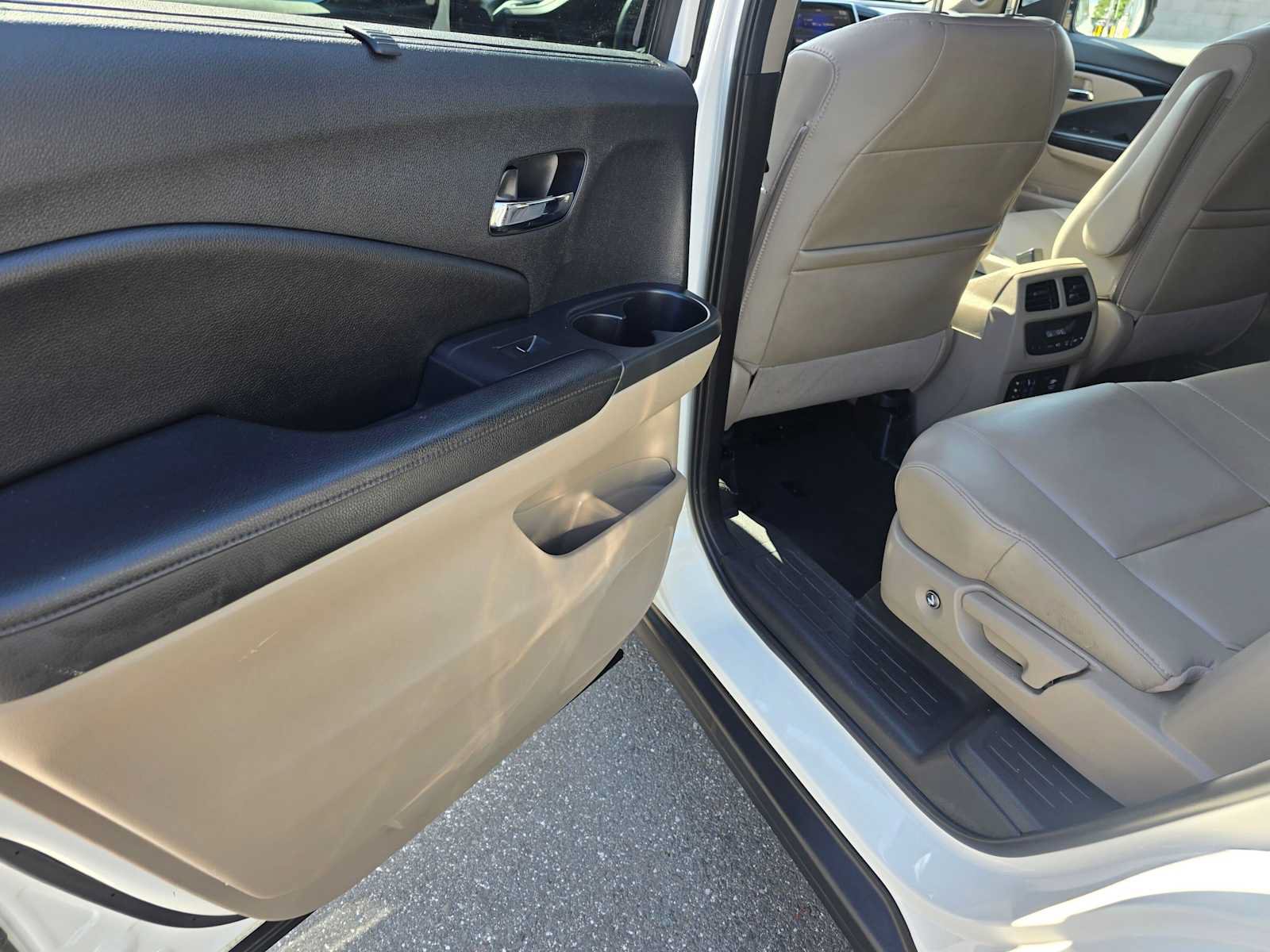 Used 2018 Honda Pilot Touring image 17