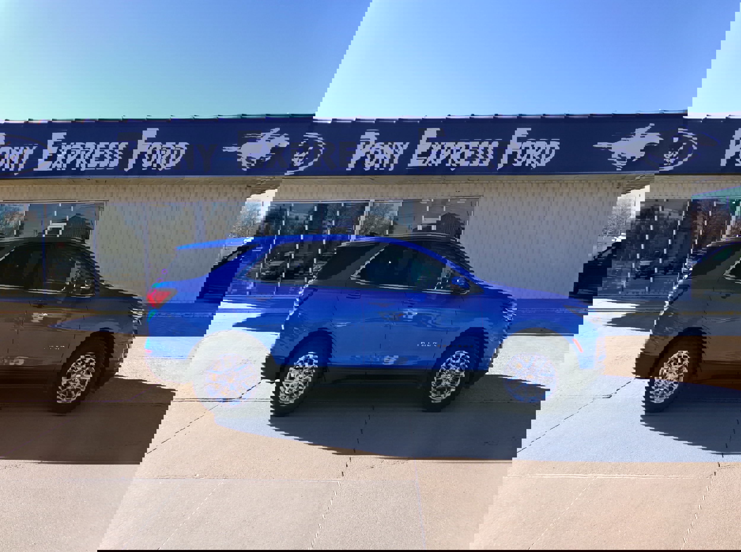 Used 2024 Chevrolet Equinox LT image 2