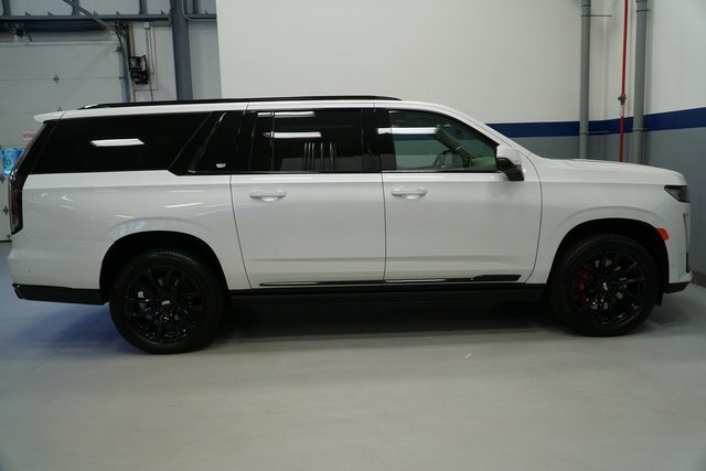 New 2024 Cadillac Escalade ESV Sport Platinum w/ LPO, ONYX Package image 7