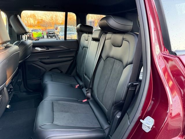 New 2025 Jeep Grand Cherokee Altitude image 7