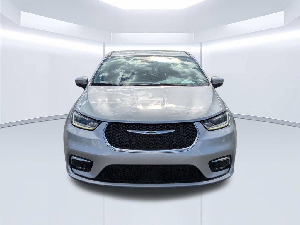Used 2023 Chrysler Pacifica Touring-L FWD image 7
