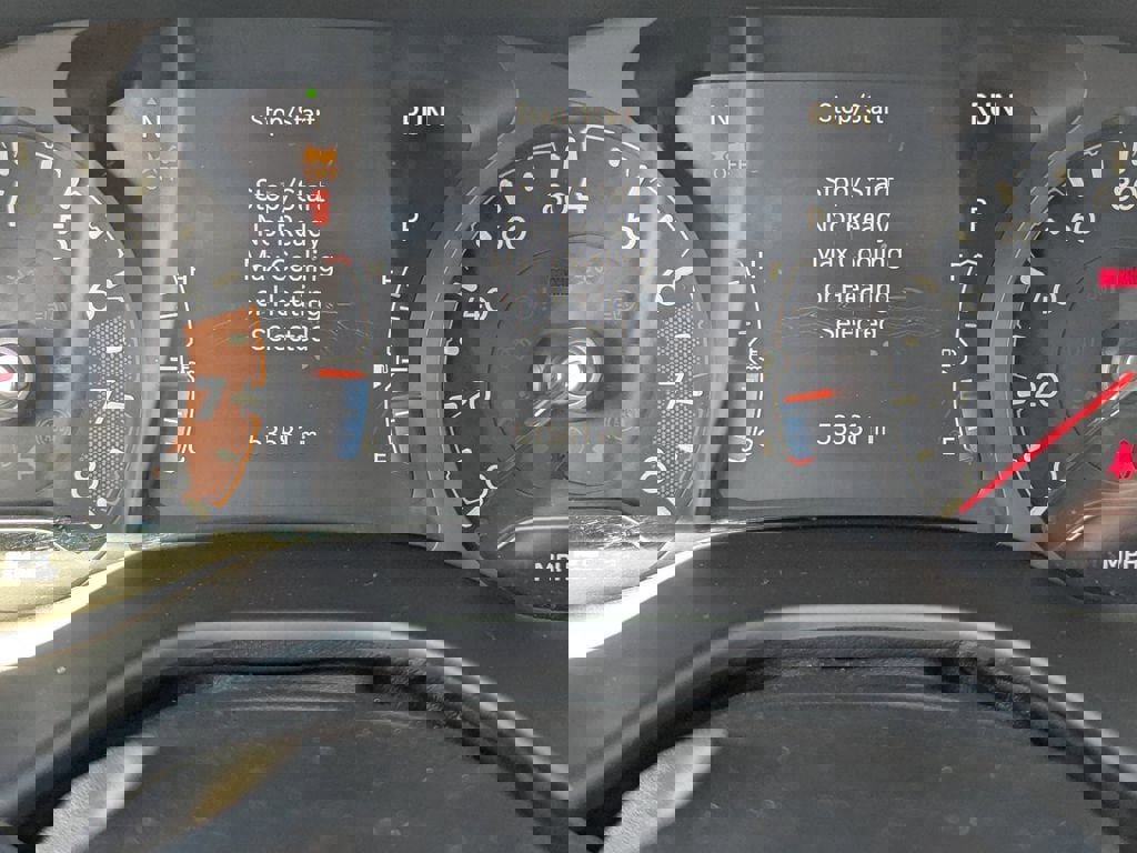 Used 2023 Jeep Compass Latitude image 30