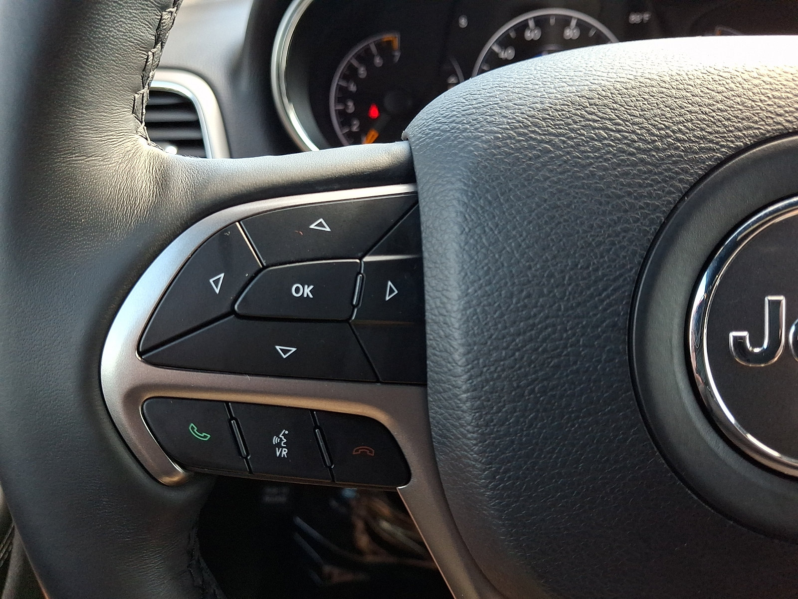 Used 2019 Jeep Grand Cherokee Altitude AWD/4WD image 22
