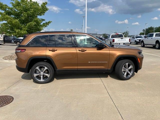 New 2026 Jeep Grand Cherokee Limited w/ Luxury Tech Group II AWD/4WD image 5