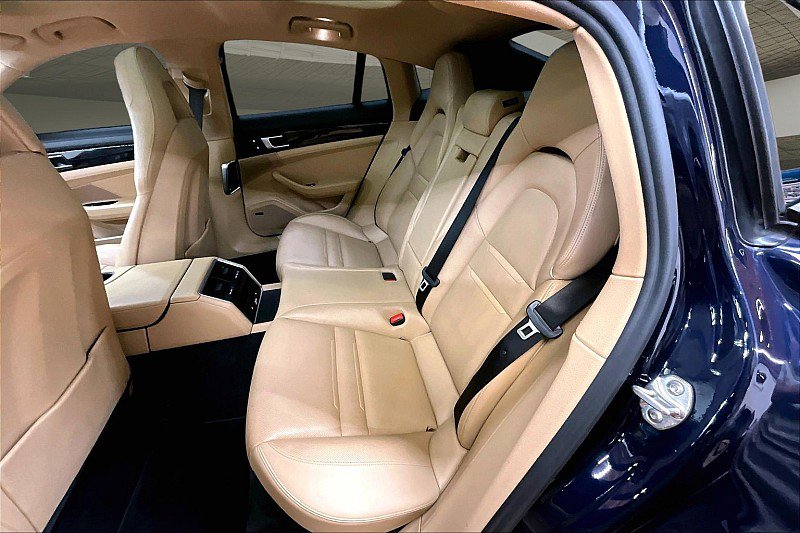 Used 2019 Porsche Panamera w/ Premium Package image 25