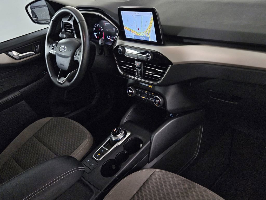 Used 2021 Ford Escape SE w/ SE Sport Appearance Package image 31