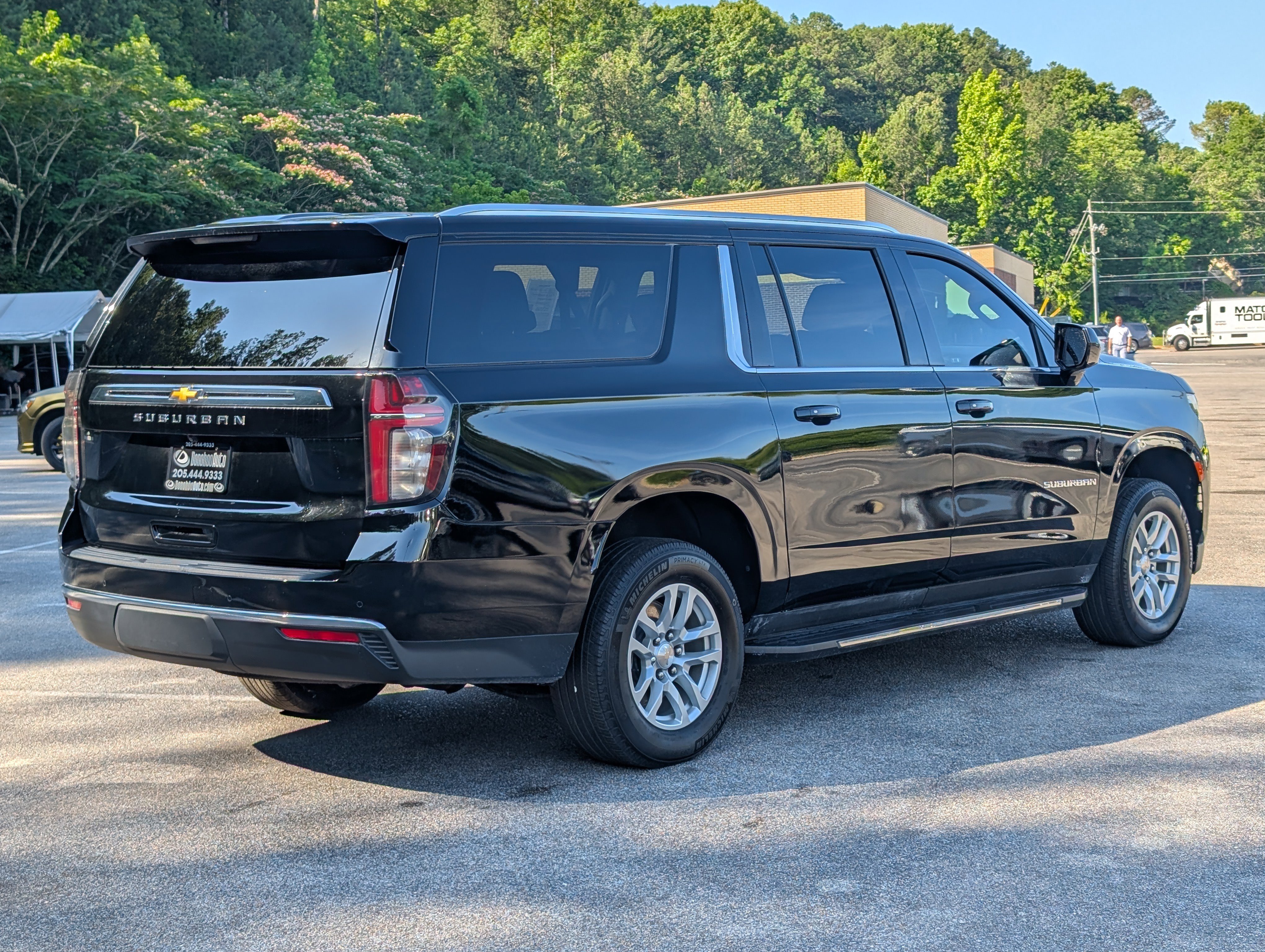 Used 2024 Chevrolet Suburban LS RWD image 9