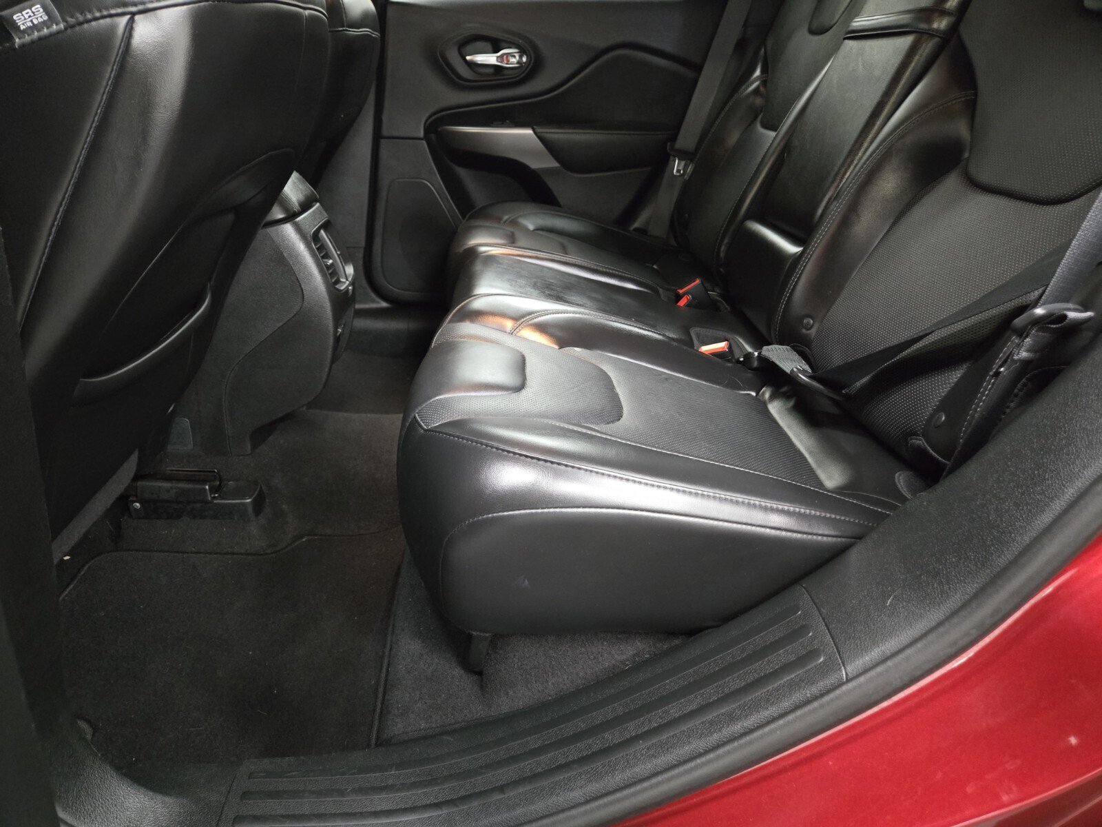 Used 2019 Jeep Cherokee Limited FWD image 8