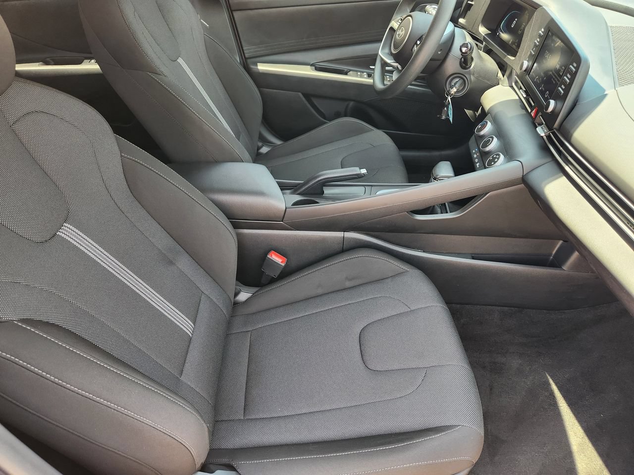 Certified 2025 Hyundai Elantra SE FWD image 11