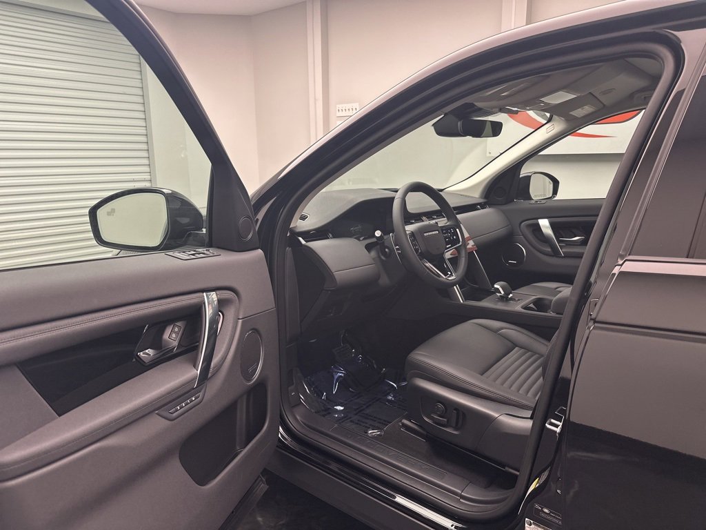 Used 2025 Land Rover Discovery Sport S image 5